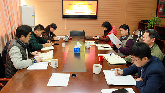 中心组学习思政工作会议精神-新闻图.jpg