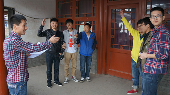 梯队成员在香山公园进行抗日战争知识竞答.JPG